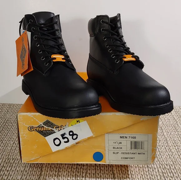 NIB GENUINE GRIP Men's Boots SIZE 11.5W / #058 - Picture 6 of 9